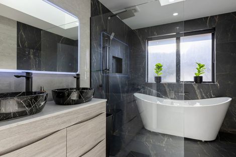 Photo of property in 5 Grandview Lane, Acacia Bay, 3385