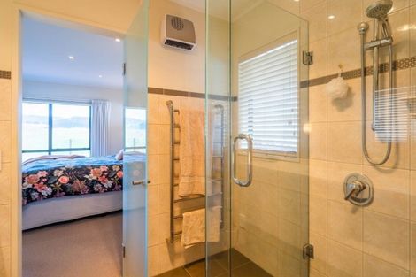 Photo of property in 58 Golf Road, Paraparaumu Beach, Paraparaumu, 5032