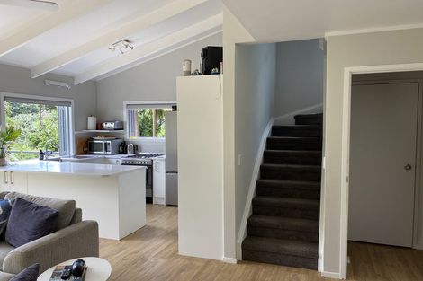 Photo of property in 99 Garden Road, Piha, New Lynn, 0772