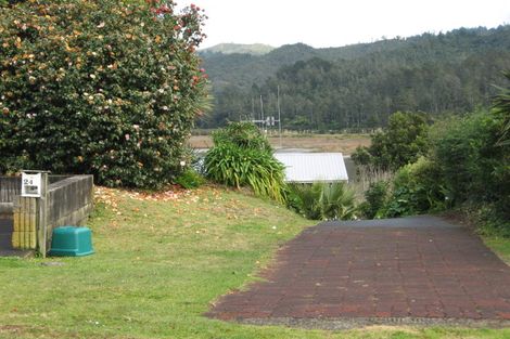 Photo of property in 24 Daphne Road, Tairua, 3508