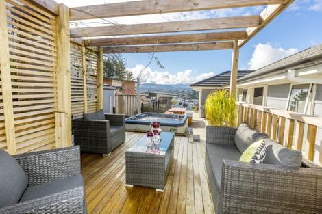 Photo of property in 32 King Charles Drive, Kingsley Heights, Upper Hutt, 5018