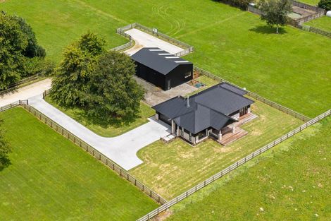 Photo of property in 16 Coates Lane, Te Poi, 3473