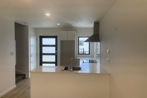 Photo of property in 2/6 South Pacific Place, Henderson, Auckland, 0612
