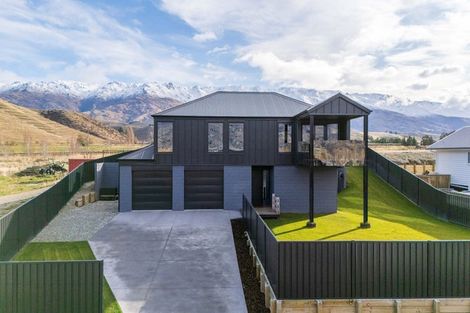 Photo of property in 27 Stratford Drive, Mount Pisa, Cromwell, 9383