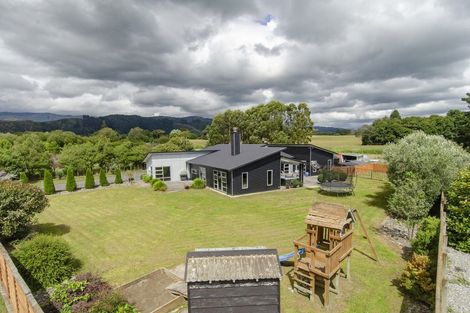 Photo of property in 51 Waikawa Beach Road, Manakau, Levin, 5573