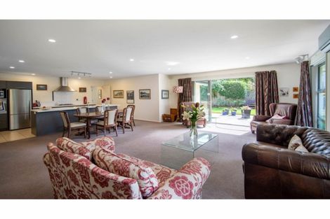 Photo of property in 4 The Oval, Hillmorton, Christchurch, 8024