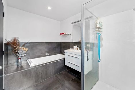 Photo of property in 2/86 Beach Road, Castor Bay, Auckland, 0620