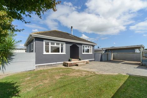 Photo of property in 135 Roberts Line, Kelvin Grove, Palmerston North, 4414