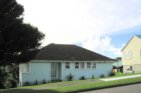 Photo of property in 6 Cumberland Grove, Cannons Creek, Porirua, 5024