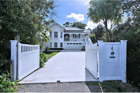 Photo of property in 4 Parkhurst Road, Helensville, 0874