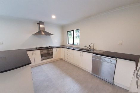 Photo of property in 17 Crimson Park, Oteha, Auckland, 0632