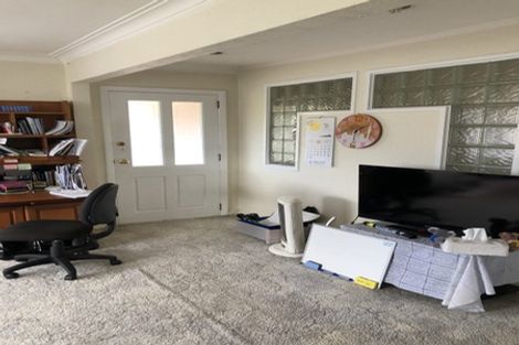 Photo of property in 125 Millbrook Road, Sunnyvale, Auckland, 0612