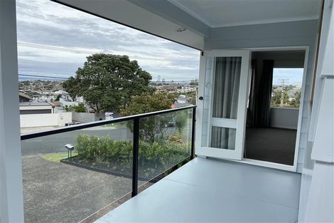Photo of property in 2/50 Seaview Road, Castor Bay, Auckland, 0620