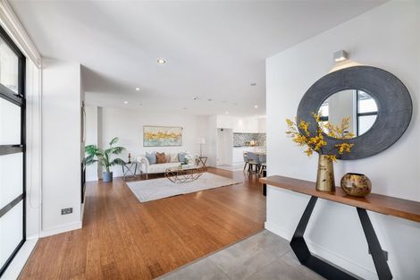 Photo of property in 54 Omahu Road, Greenlane, Auckland, 1051