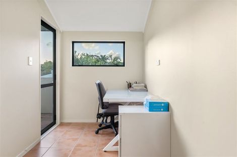 Photo of property in 8 Almond Grove, Greenhithe, Auckland, 0632