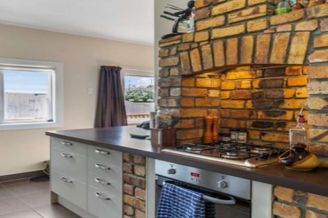 Photo of property in 1 Waiari Road, Conifer Grove, Takanini, 2112