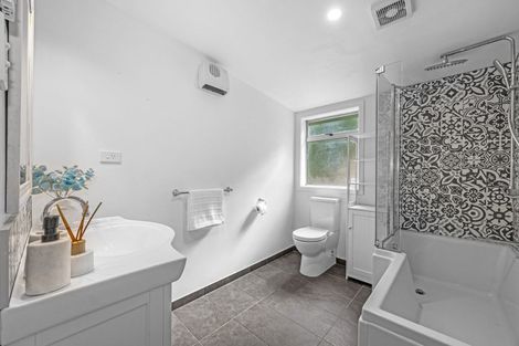 Photo of property in 30 Hawkhurst Road, Lyttelton, 8082