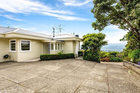 Photo of property in 111 Miromiro Road, Normandale, Lower Hutt, 5010