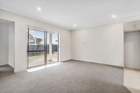 Photo of property in 96 Maplesden Drive, Clendon Park, Auckland, 2103