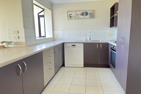 Photo of property in 1 Summerland Drive, Henderson, Auckland, 0612