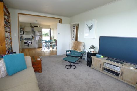 Photo of property in 1/50 Sylvan Avenue, Northcote, Auckland, 0627