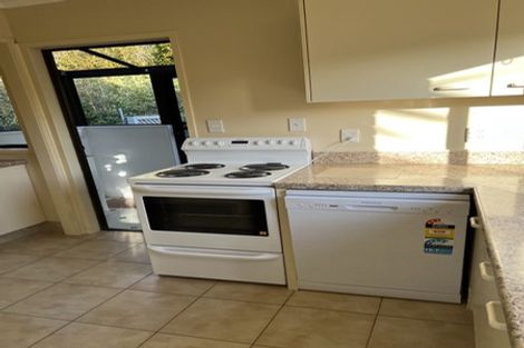 Photo of property in 1/15 Micawber Place, Mellons Bay, Auckland, 2014