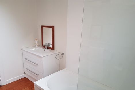 Photo of property in 176 Beach Haven Road, Beach Haven, Auckland, 0626