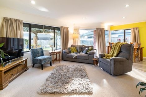 Photo of property in 6 Bucksburn Place, Greenmeadows, Napier, 4112