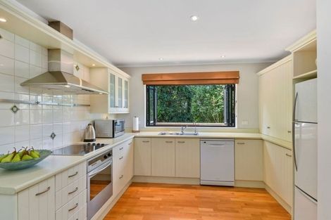 Photo of property in 19 Chatham Avenue, Paremoremo, Auckland, 0632