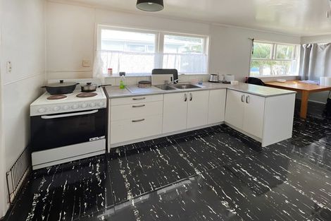 Photo of property in 20 Thornlow Street, Glendene, Auckland, 0602