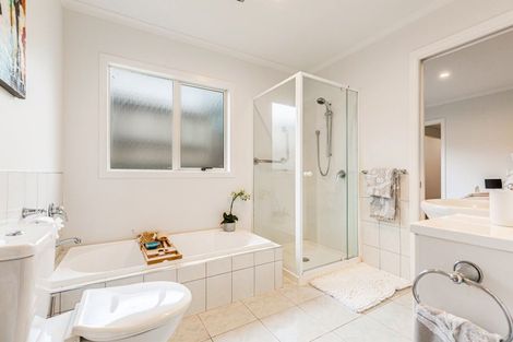 Photo of property in 1/920 East Coast Road, Northcross, Auckland, 0630