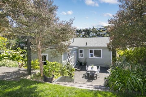 Photo of property in 71 Severn Street, Island Bay, Wellington, 6023