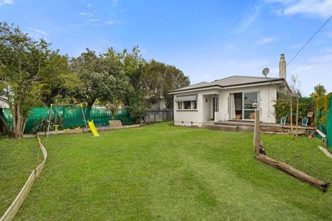 Photo of property in 17 De Lautour Road, Kaiti, Gisborne, 4010