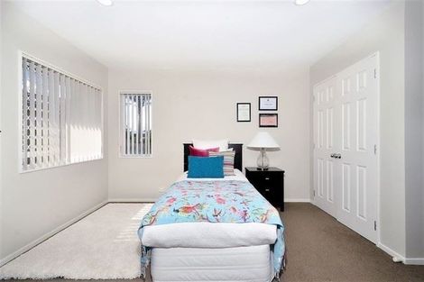Photo of property in 1 Glucina Avenue, West Harbour, Auckland, 0618