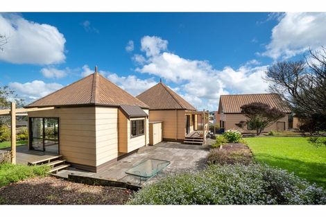 Photo of property in 18 Woodhouse Place, West Harbour, Auckland, 0618