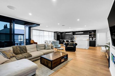 Photo of property in 28a Waiwaka Terrace, Strandon, New Plymouth, 4312