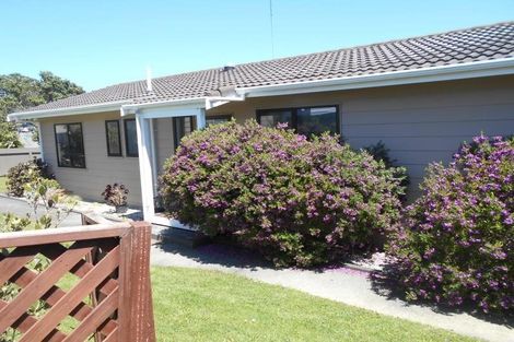 Photo of property in 37 Guadeloupe Crescent, Grenada Village, Wellington, 6037