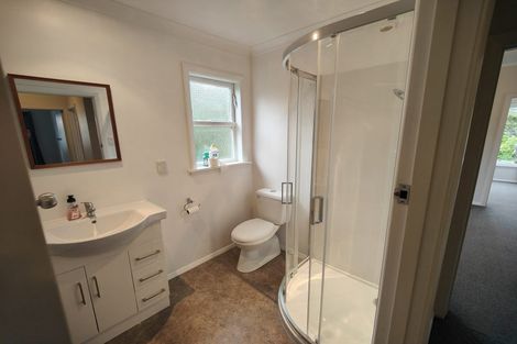 Photo of property in 9 Kereru Bend, Tawa, Wellington, 5028