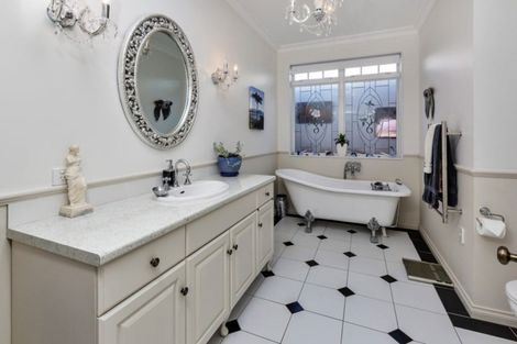 Photo of property in 2 O'farrell Drive, One Tree Point, 0118