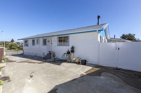 Photo of property in 4 Simcox Street, Otaki Beach, Otaki, 5512