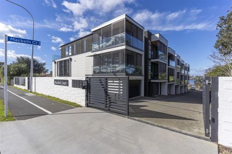 Photo of property in 16 Macbeth Court, Milford, Auckland, 0620