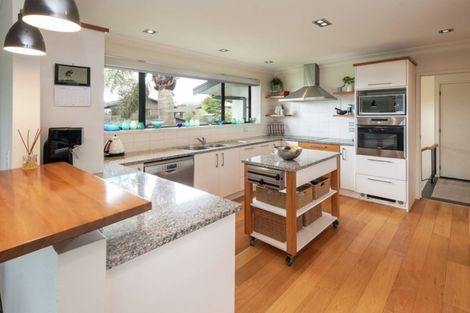 Photo of property in 2 Copperfield Terrace, Mellons Bay, Auckland, 2014