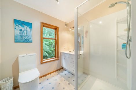 Photo of property in 27 Kotari Road, Days Bay, Lower Hutt, 5013