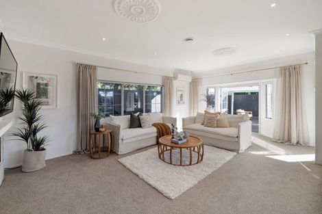 Photo of property in 384b Devonport Road, Tauranga South, Tauranga, 3112