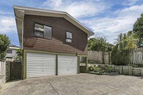 Photo of property in 2/19 Greenvalley Rise, Glenfield, Auckland, 0629