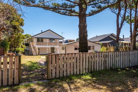 Photo of property in 198 Tutere Street, Waikanae Beach, Waikanae, 5036