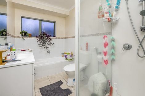 Photo of property in 76 Crossandra Drive, Mangere, Auckland, 2022