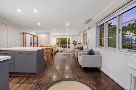 Photo of property in 3 Moffat Road, Red Beach, 0932