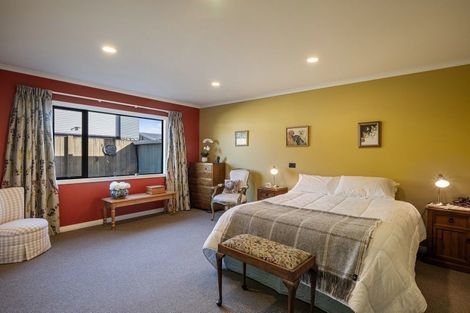 Photo of property in 8a Queenwood Road, Levin, 5510