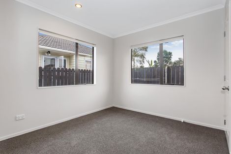 Photo of property in 96 Maplesden Drive, Clendon Park, Auckland, 2103